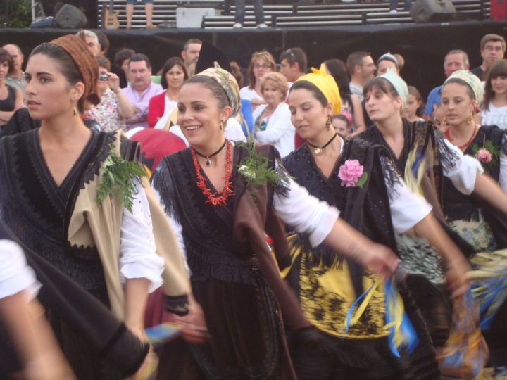 Los bailes regionales del Carmen de Celorio en 2010 - Celoriu.com