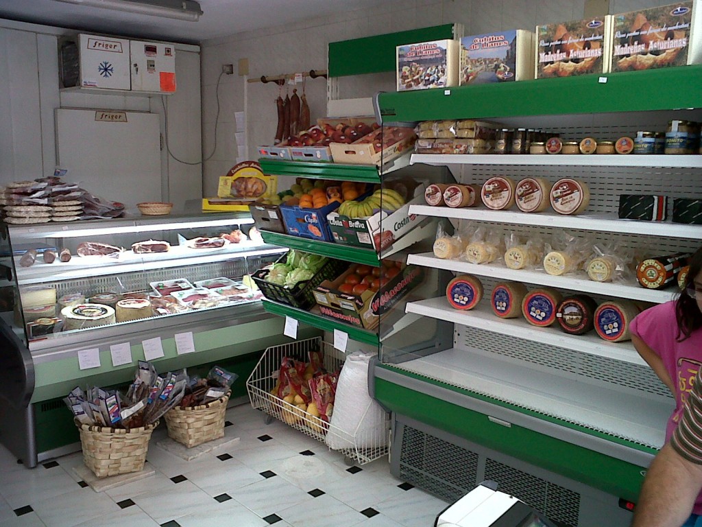 Interior de la tienda de productos artesanos La Bolerona - Celoriu.com
