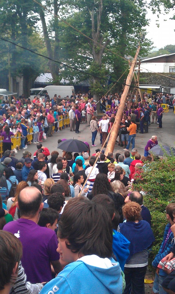 La hoguera de 2011 en Celorio (Llanes) - Celoriu.com