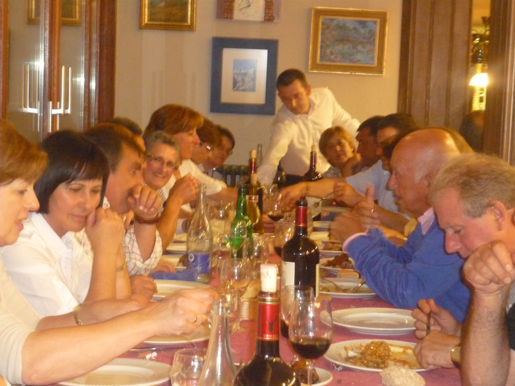 Los "cincuenteros" en un momento de la cena del viernes - Celoriu.com