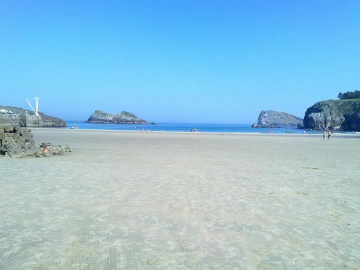 Aspecto que presentaba la playa de Palombina este mismo fin de semana en Celorio - Celoriu.com