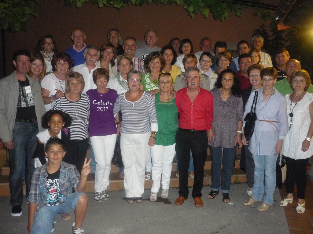 foto de familia de los asistentes a la cuarta cena de cincuenteros de Celorio el pasado año - Celoriu.com