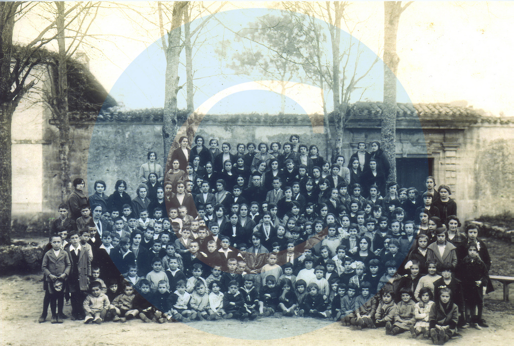 La foto del catecismo de 1924 en Celorio con 190 celorianos, que ha inspirado esta iniciativa - Celoriu.com