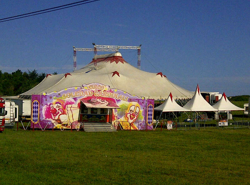 La carpa del circo, ya instalada en Borizu - Celoriu.com