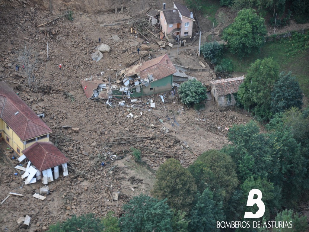Vista aérea de la zona afectada por al riada en Arenas de Cabrales - Celoriu.com