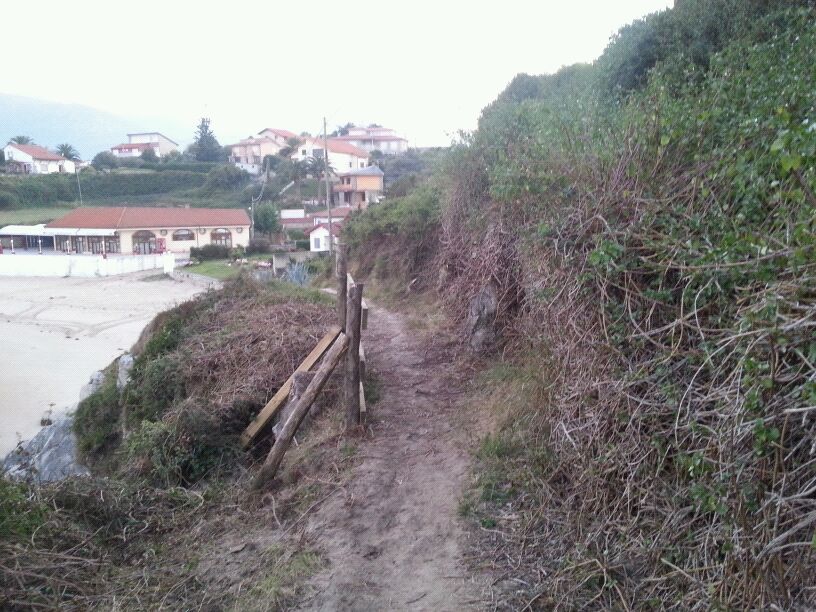 El camino a Picu con la nueva valla colocada este fin de semana - Celoriu.com