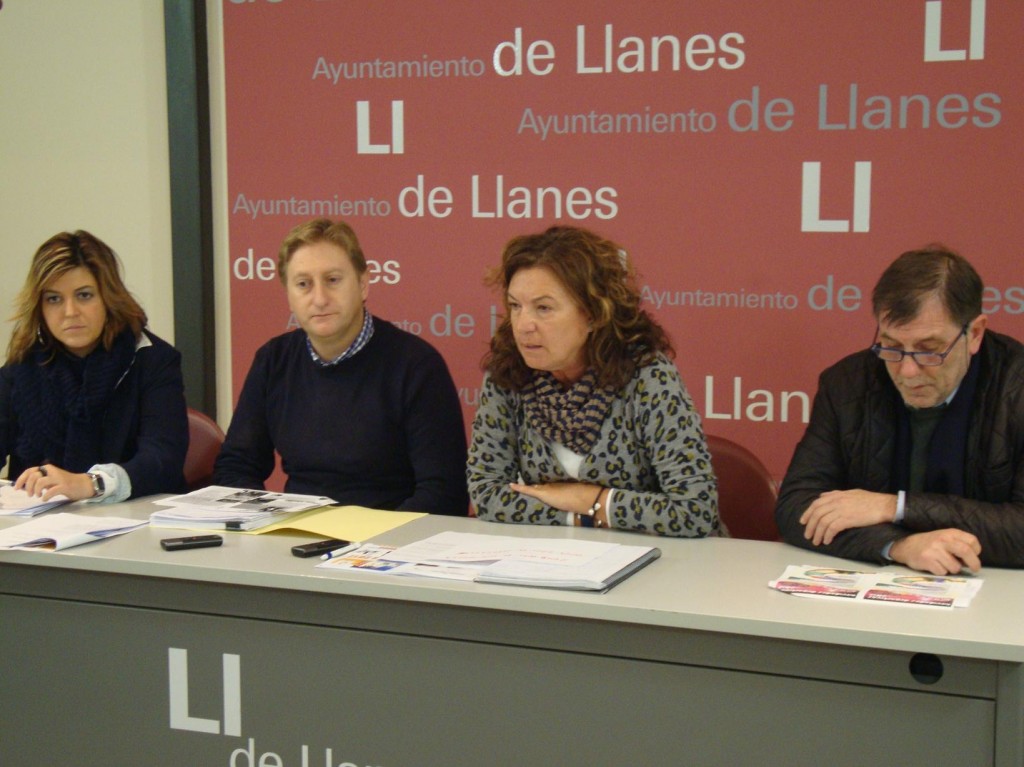 La alcaldesa y varios concejales de Llanes la pasada semana en rueda de prensa - Celoriu.com