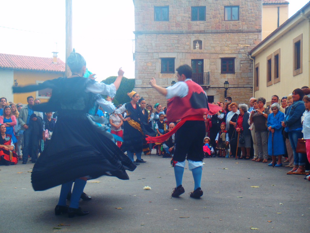 Grupos de baile de la fiesta del Carmen de Celorio - Celoriu.com